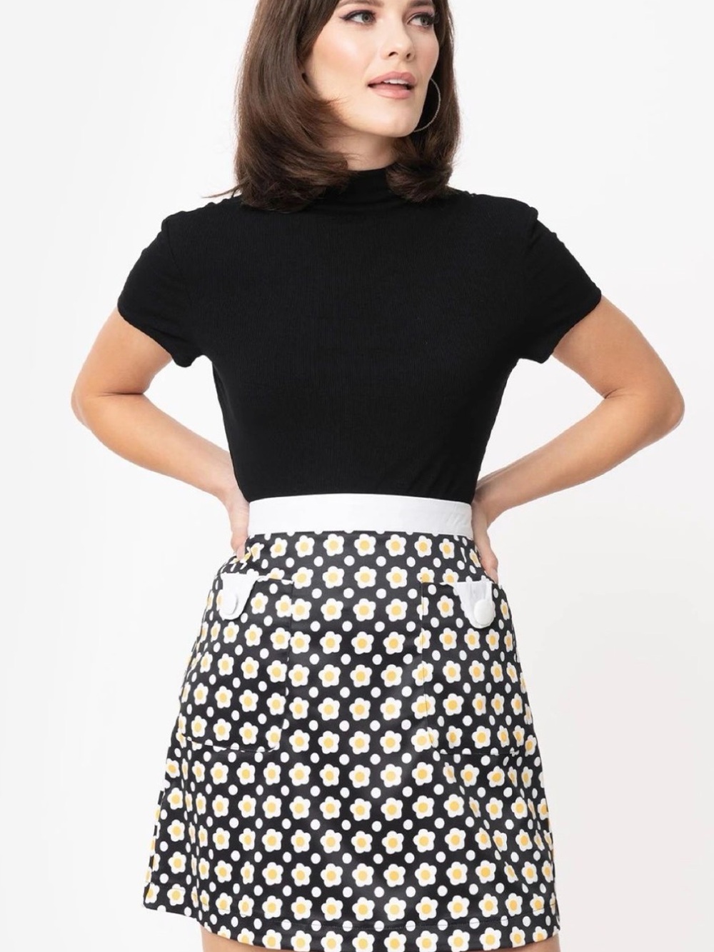 Unique Vintage Black Daisy Print Skirt | Women | XL